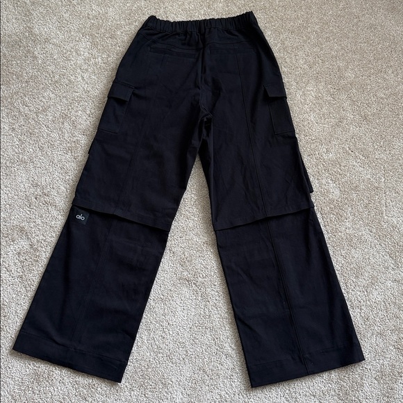 Alo Yoga Mid-Rise Scout Cargo Wide Leg Pant Black - Picture 6 of 14